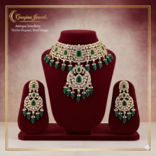 Ad Necklace Set