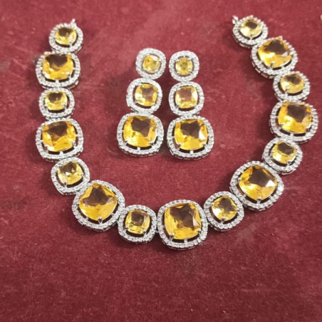 The Swarna-Peetambar Set